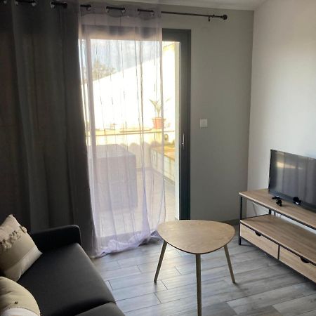 Studio Meuble Du Bourg Puymiclan Eksteriør bilde