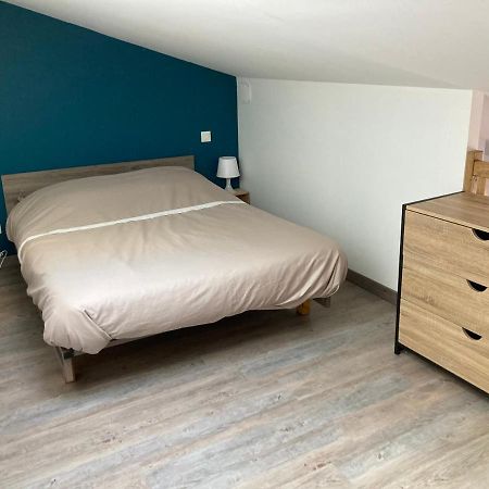 Studio Meuble Du Bourg Puymiclan Eksteriør bilde