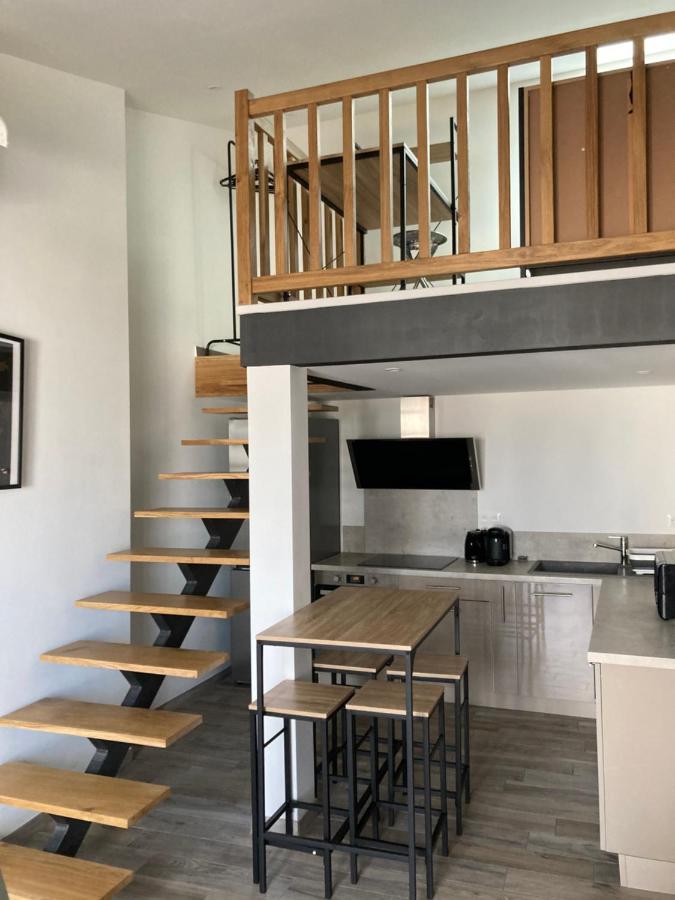 Studio Meuble Du Bourg Puymiclan Eksteriør bilde