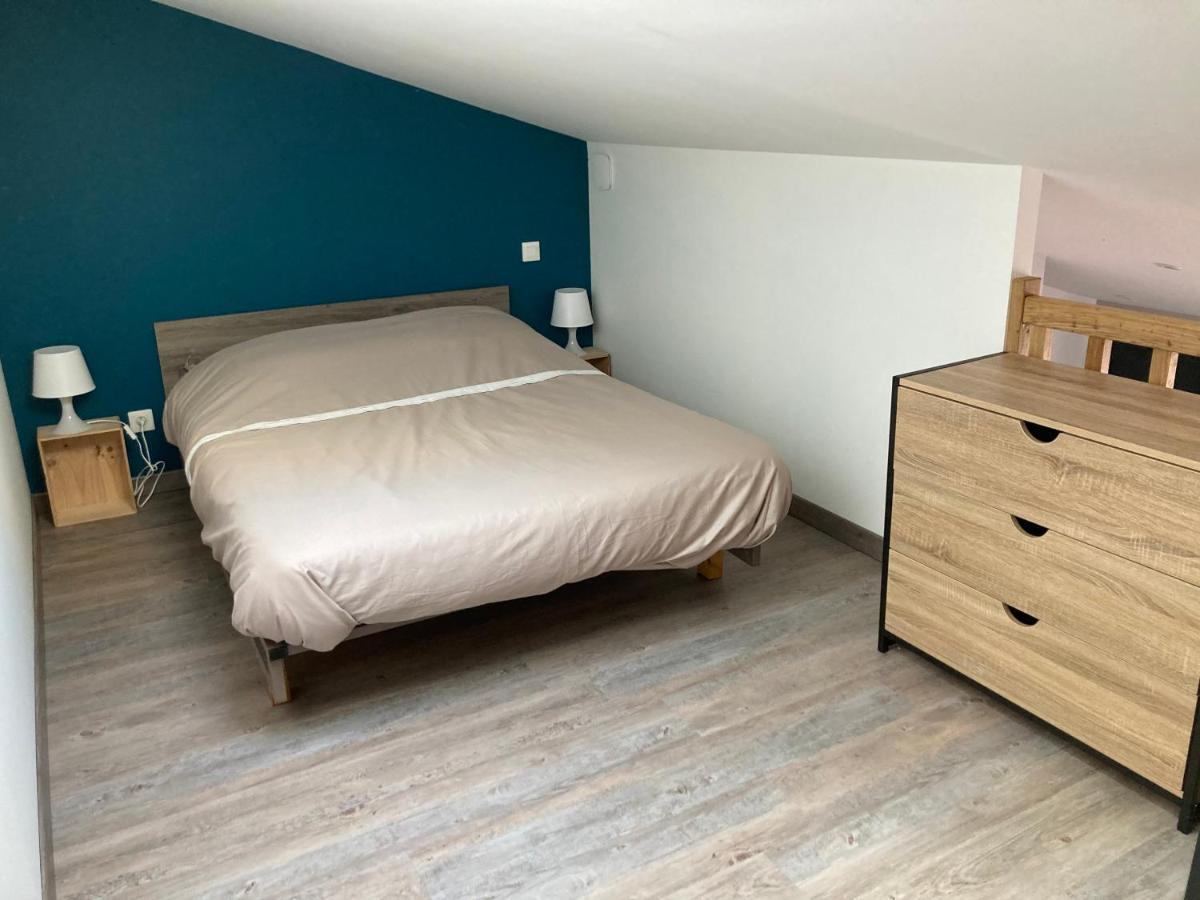Studio Meuble Du Bourg Puymiclan Eksteriør bilde