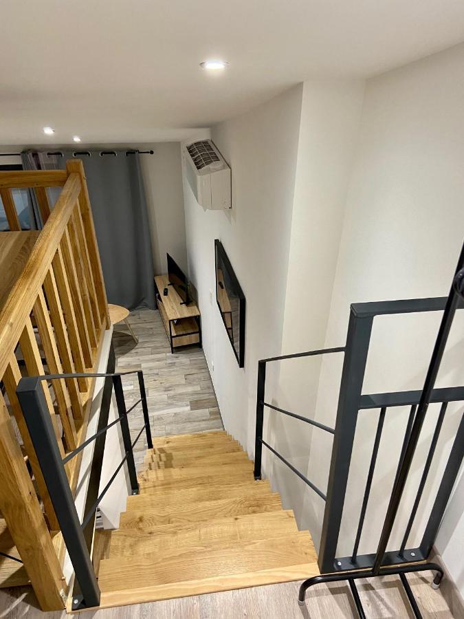 Studio Meuble Du Bourg Puymiclan Eksteriør bilde