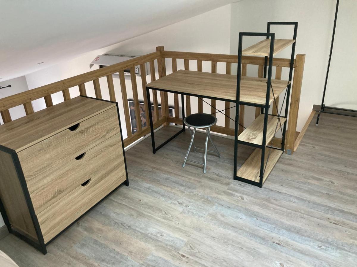 Studio Meuble Du Bourg Puymiclan Eksteriør bilde