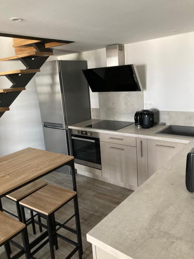 Studio Meuble Du Bourg Puymiclan Eksteriør bilde